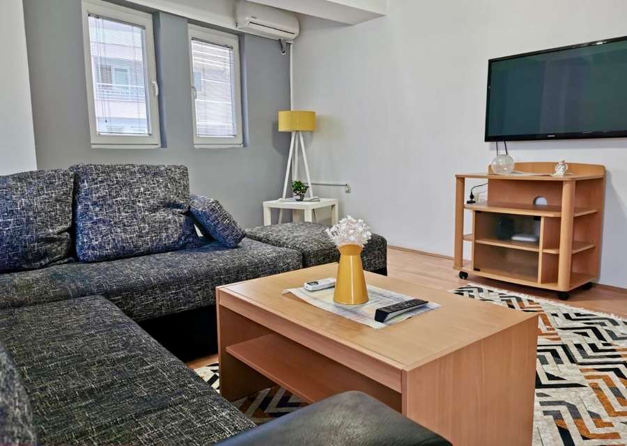 Стан во строг центар кај стара автобуска - 1