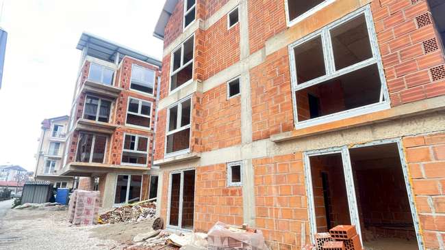 Се продава 3-собен стан на ул.7-ми Ноември - slika 2