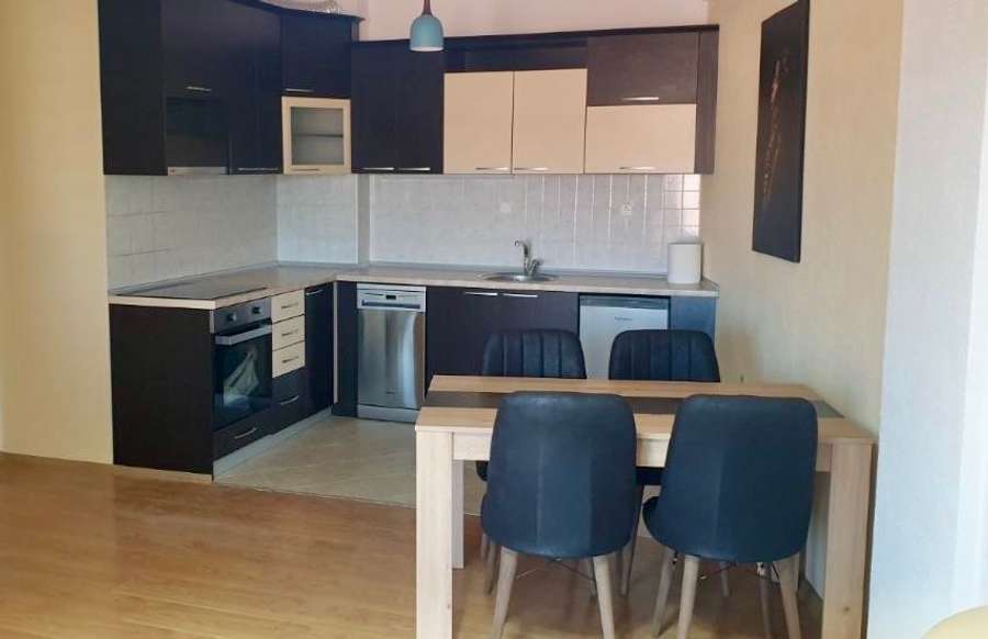 Стан во центар на туристичка - 1