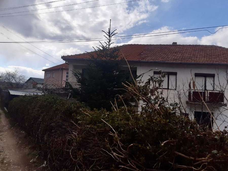 Куќа во Пештани пред хотел десарет - 1