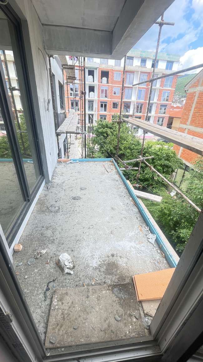 Трособен стан со rooftop - slika 2